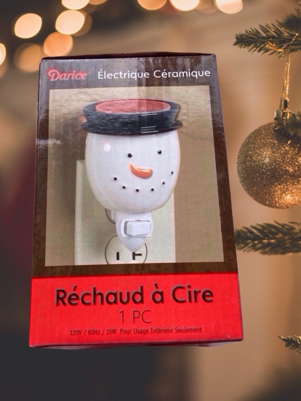Darice, Ceramic Plug-In Wax Melter, Holiday Snowman, White/Red new in box
